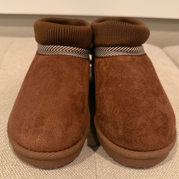 NWT PAWZ brown slippers size 9/10 (3-4 years) - Picture 3 of 8